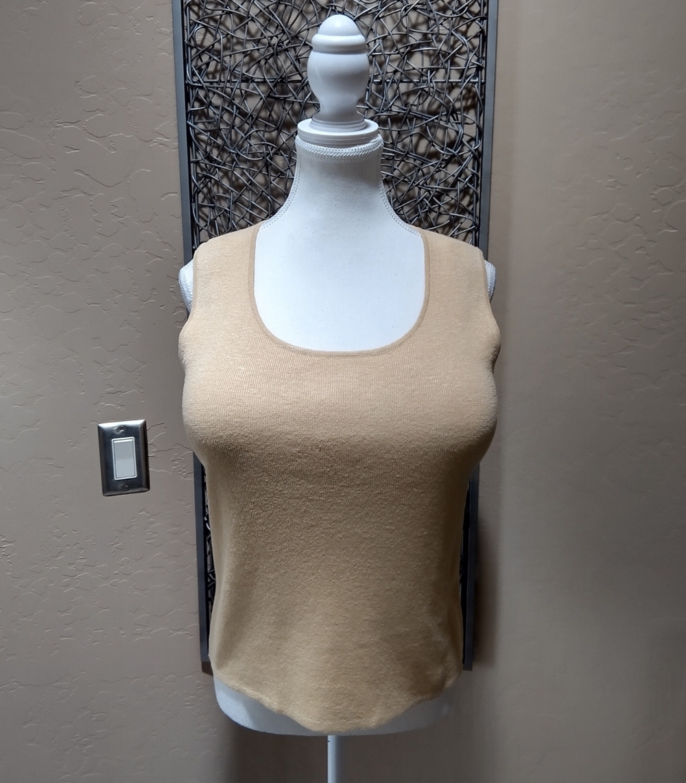 Chico's Sleeveless Scoop Neck Linen Blend Tank in Maize